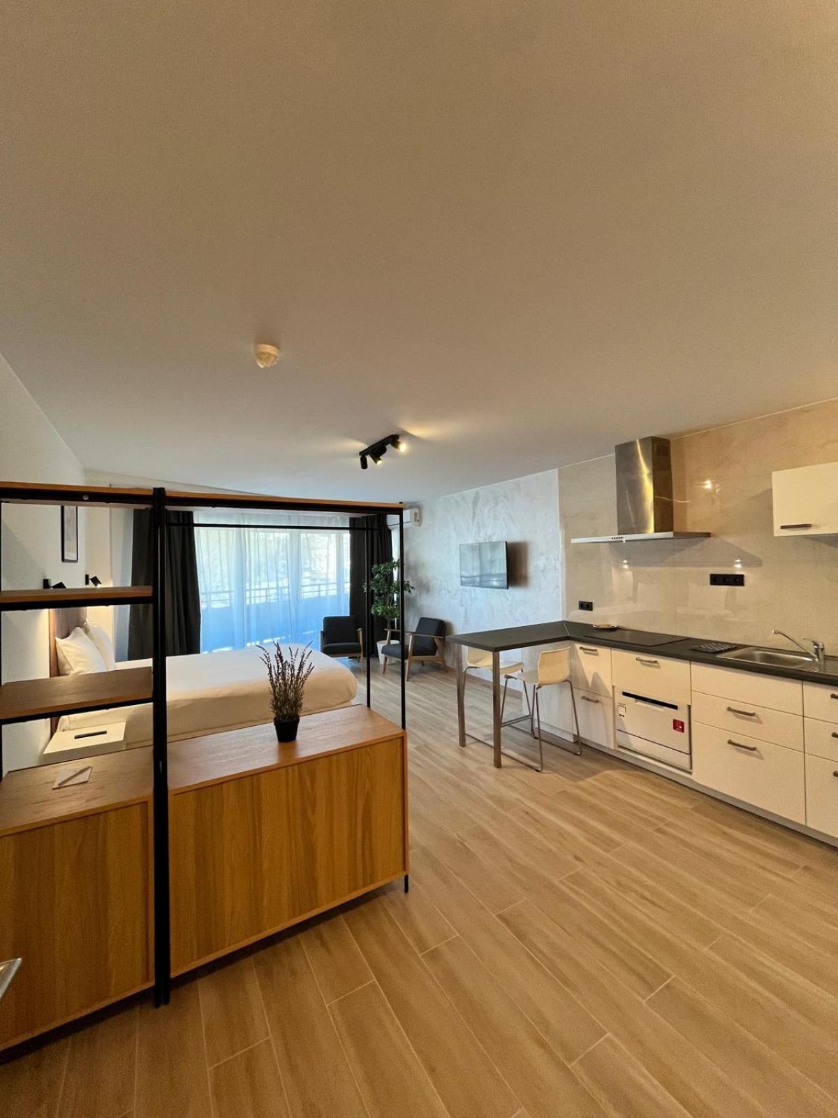 B-Aparthotel Montgomery Etterbeek Экстерьер фото